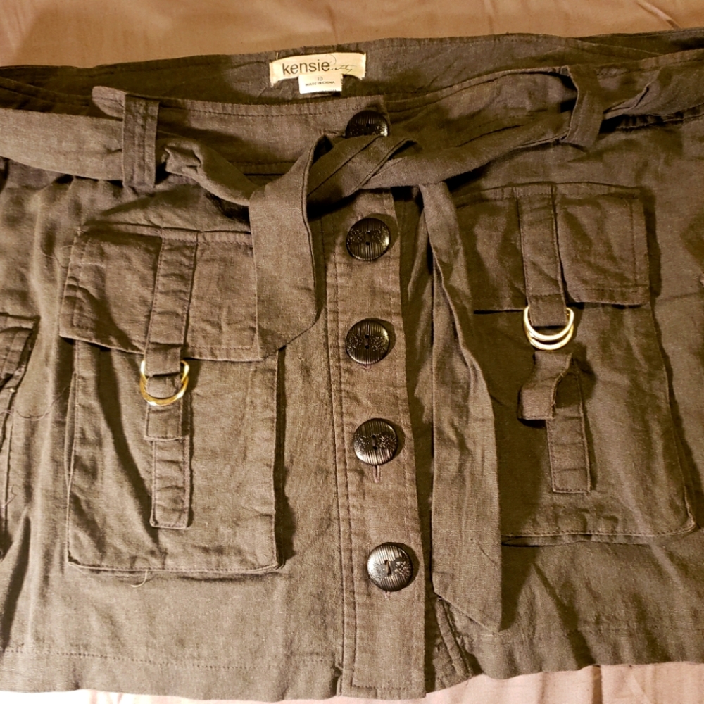 Kensie Pretty: gray linen mini skirt size 10. Cargo style. Summer time is here!
